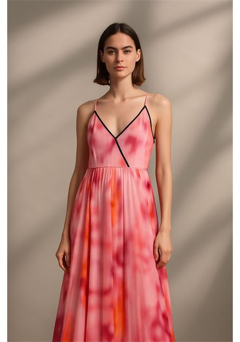 Abito lungo in chiffon stampa acquerello rosa ATTIC AND BARN | Vestiti | MATDR009AT213068